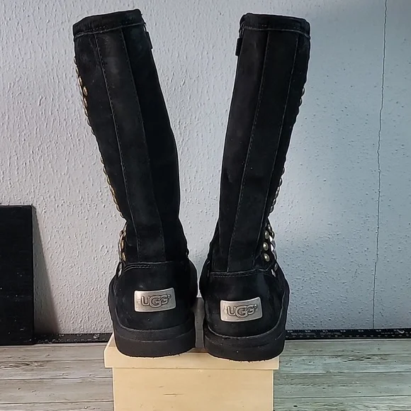 Ugg Avondale 3330 Studded Black Suede Sheepskin Lined Boots Size US‎ 6 - Picture 3 of 10